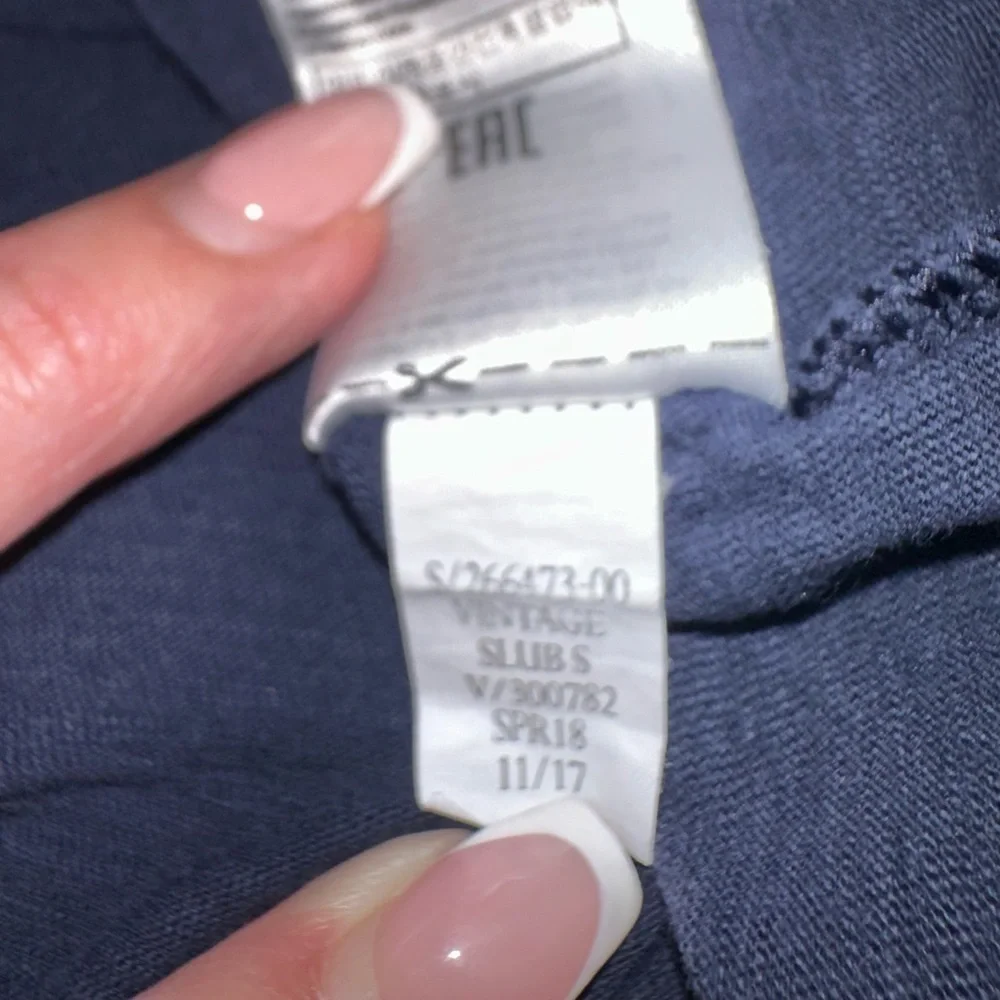 Banana Republic Vintage 3-Button T-Shirt (Size L)